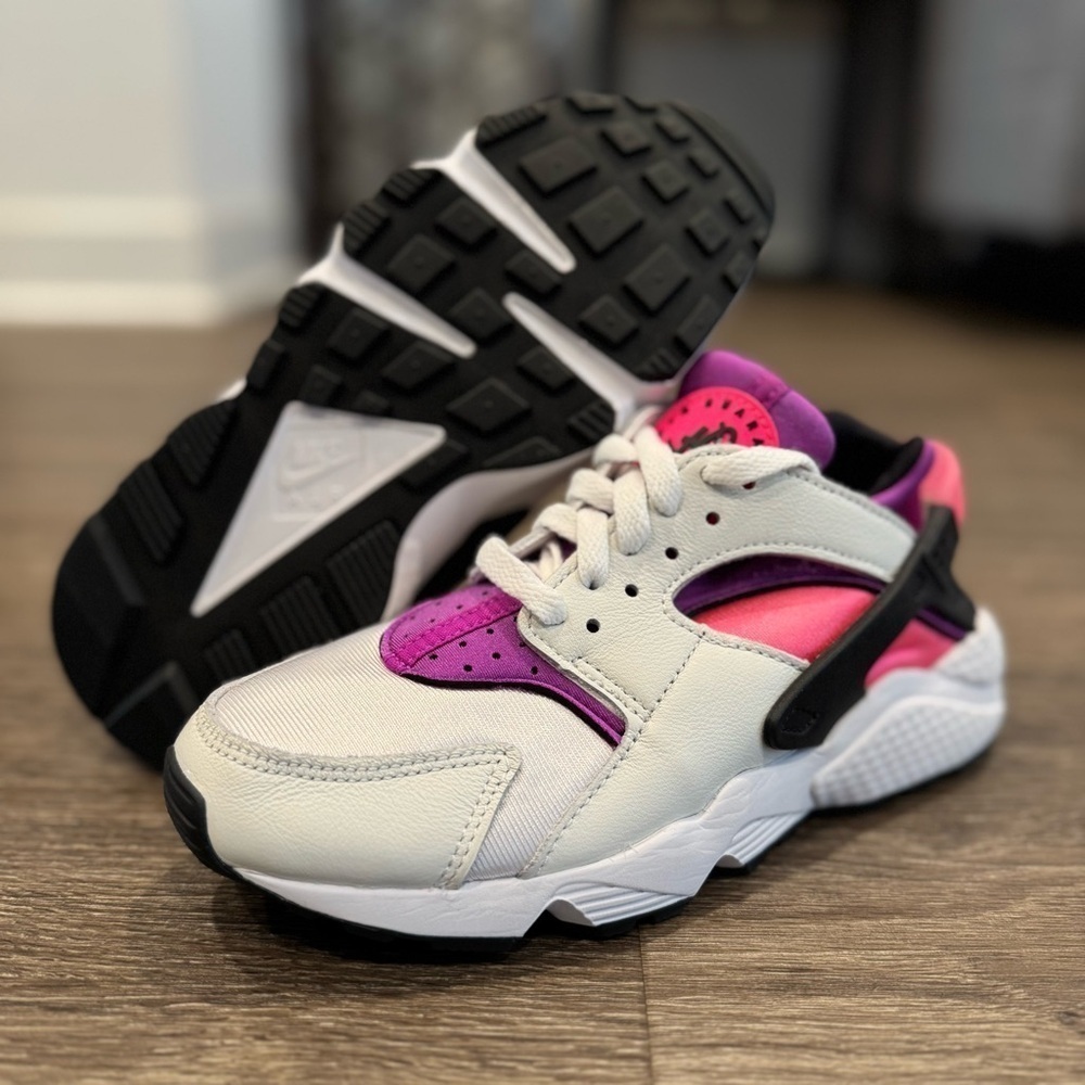 Nike Air Huarache "White/Black/Hyper Pink/Vivid Purple" sz 6 - Picture 3 of 5